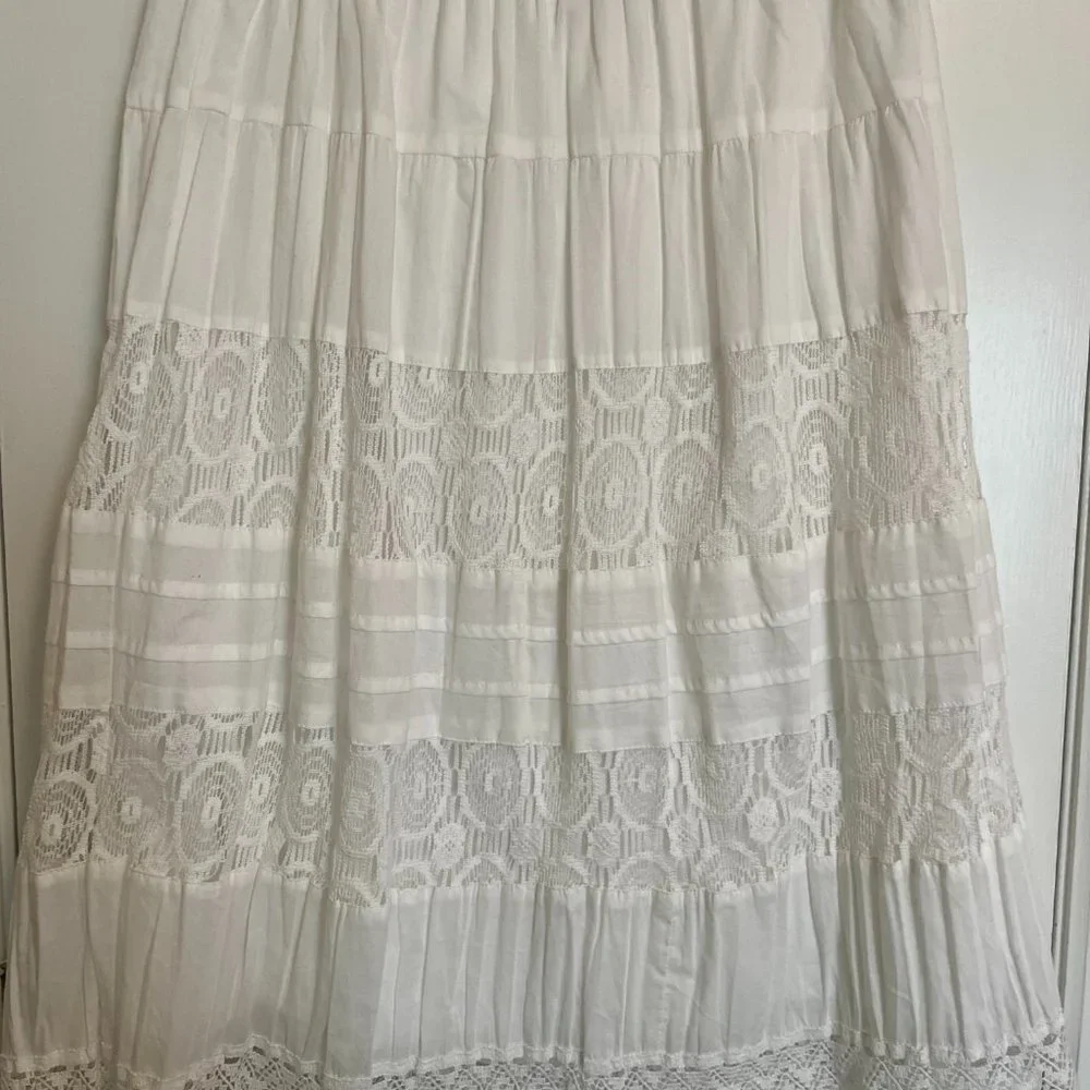 ANNA White Lace Skirt Medium - Picture 4 of 4